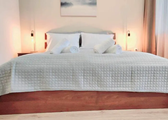 Arboro Gardens E43 *